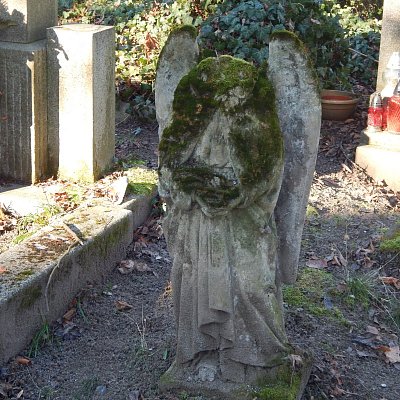 I pod nánosem anděl hlídá