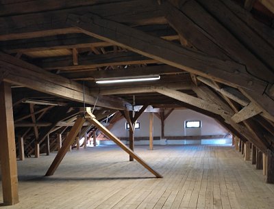 pod střechou špýcharu