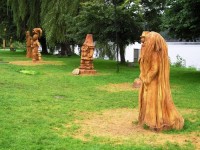 Frymburk, vyřezávané pohádkové bytosti