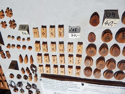 Dřevěné přívěsky