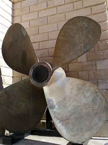 Lodní šroub před Námořním muzeem.