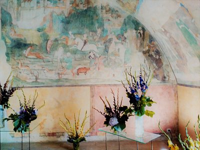 Freskovou výzdobou se může chlubit více zdejších sálů.