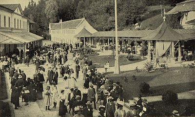 Luhačovická kolonáda před rokem 1916 /převzato ze Světozoru/, Wikimedia Commons, volné dílo)
