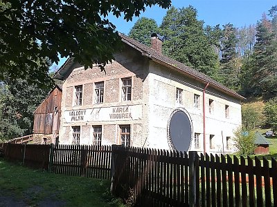 17. Válcový mlýn zde sice stále stojí, ale již dávno nefunguje
