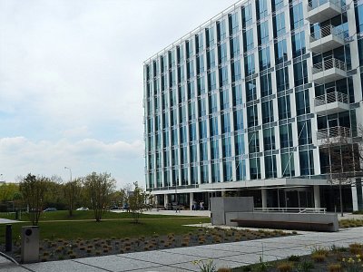 Nové budovy v okolí