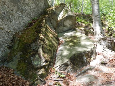 Kamenné zátiší u první brány