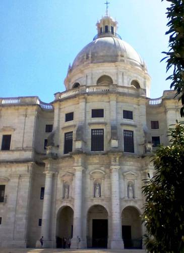 Stavba ze 17.století, byla doplněna ve 20. století o novou kopuli.