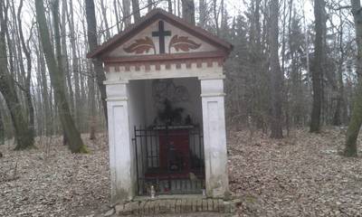 Kaplička v kounickým lese