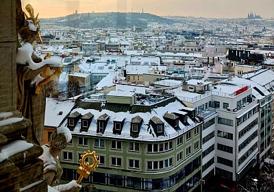 Přes sklo a přes detail. Zima, co je tady...