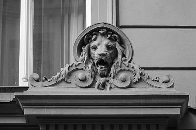 Lev z fasády *