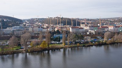 Jeřáby za řekou *