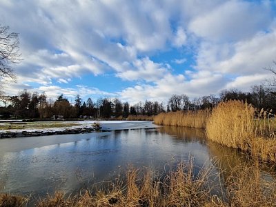 Když mrzne, až praští