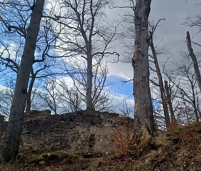 Hradby odolávají zubu času.