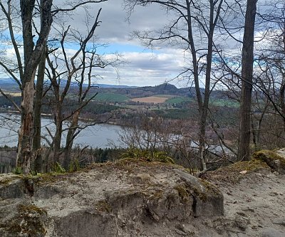 V dálce Lužické hory.