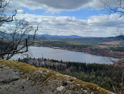 Ještě pohled a rozloučenou.