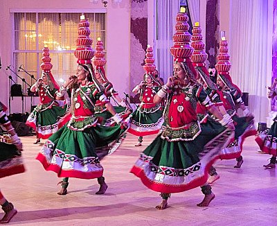 Indický soubor na Folklorním festivalu v K. Varech