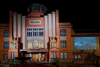 Videomaping na zdi muzea*