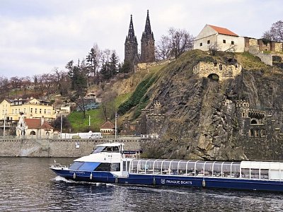 Křižovatka lodí pod Vyšehradem