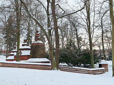Pod bílou peřinkou*