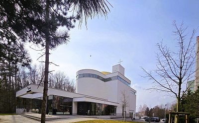 Kostel Krista Spasitele, komunitní centrum a kavárna Kristian (Praha – Hlubočepy), z roku 2020 *