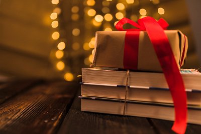 Knihy pod stromeček? Přinášíme další tipy na knižní novinky