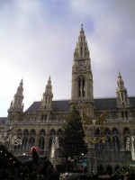 Před vídeňskou Radnicí