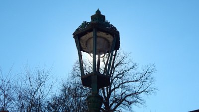 Slunce rozsvítilo lucernu