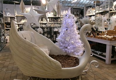 Jsem tu královna, posaď se.