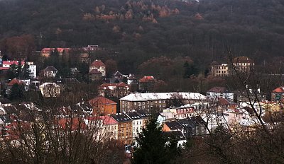 Pohled z kopce na Masarykovu ulici *