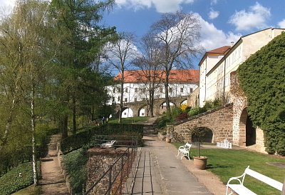 Zámecký park byl krásný. *