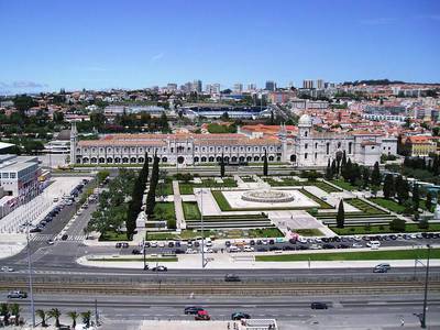 Pohled z vyhlídky Památníku objevitelů ke klášteru sv. Jeronýma