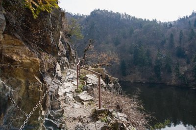 26 - Tady je lepší se držet řetězů.