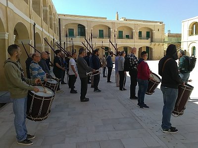 Přehlídkový prostor v pevnosti.