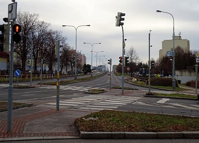 3 na křižovatku Ústavní a Čimické