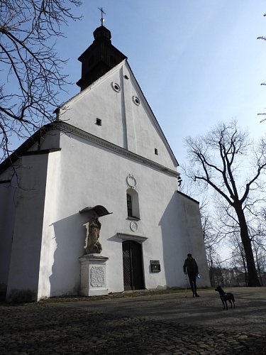 Průčelí kostela
