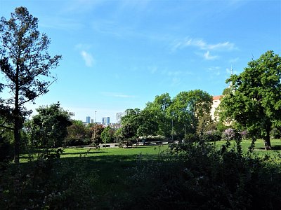 Pohled se sadů bří Čapků