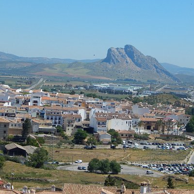 Ležící hlava - vypadá jako Indián?