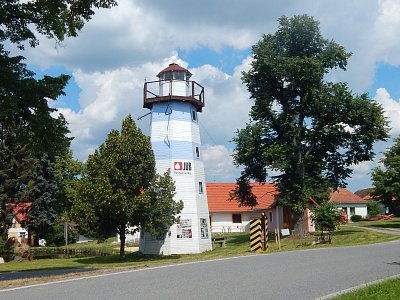 Přicházíme na náves