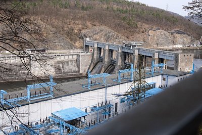 42 - Hráz Štěchovické přehrady.