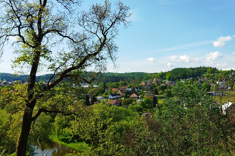 Pohled z terasy u zámku na měto