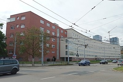 Universita obrany alias brněnsky  "Rohlík"