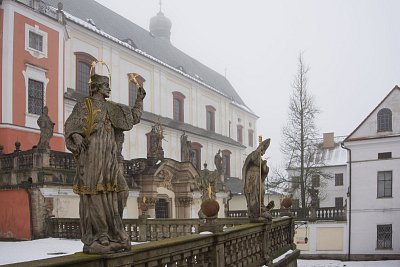 6 Balustráda se sochami.