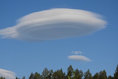 UFO a nebo nebeská poklička