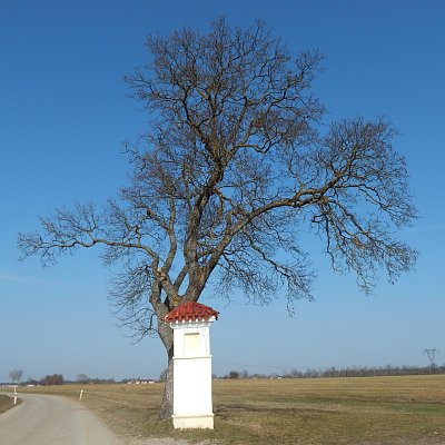 Trojboká kaplička poblíž Stráže