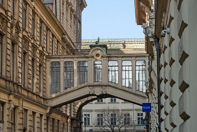 7 Bývalá budova Zemské banky království českého.