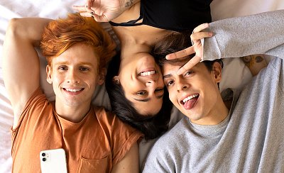 Urážky, výhrůžky, agrese. Chcete vědět, co dělají vnoučata na internetu?