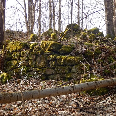 Pozůstatek dalšího domu