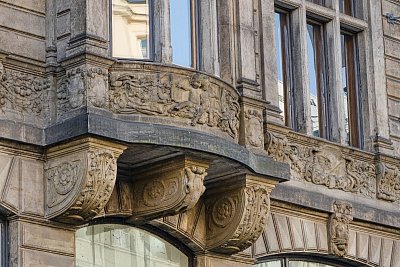 9  Bývalá Zemská banka Království českého.