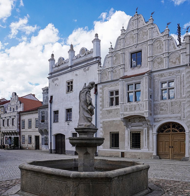 16 Kašna se sv Floriánem