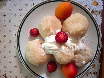 Babiččina letní dobrota: 
tvarohové knedlíky s ovocem